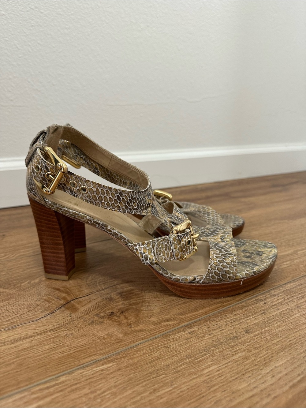 Stuart Weitzman Gray Reptile Snakeskin Heeled Sandals Gold Buckle Size 9